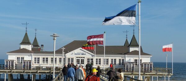 Флаги стран Балтии на променаде Флаги стран Балтии на променаде - Sputnik Latvija