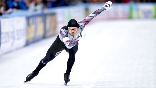 Харальдс Силовс во время 500-метровой гонки на Всемирном чемпионате ISU по конькобежному спорту в Амстердаме - Sputnik Латвия
