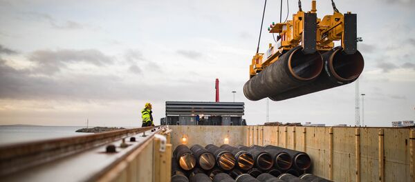Трубы для строительства газопровода Северный поток-2 в немецком порту Мукран Трубы для строительства газопровода Северный поток-2 в немецком порту Мукран - Sputnik Latvija