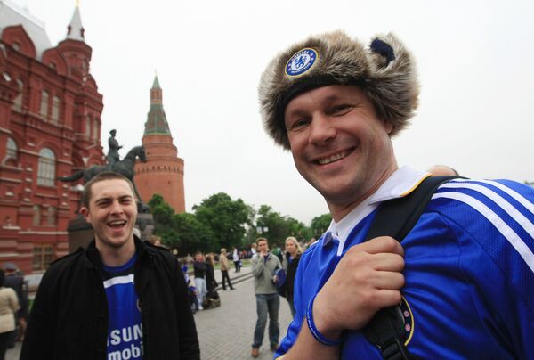 Английские болельщики накануне финального матча Лиги чемпионов между командами Челси и Манчестер Юнайтед, который состоялся 21 мая 2008 года на московском стадионе Лужники. - Sputnik Латвия