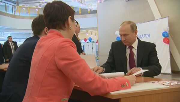 Vladimirs Putins nobalsoja vēlēšanās - Sputnik Latvija