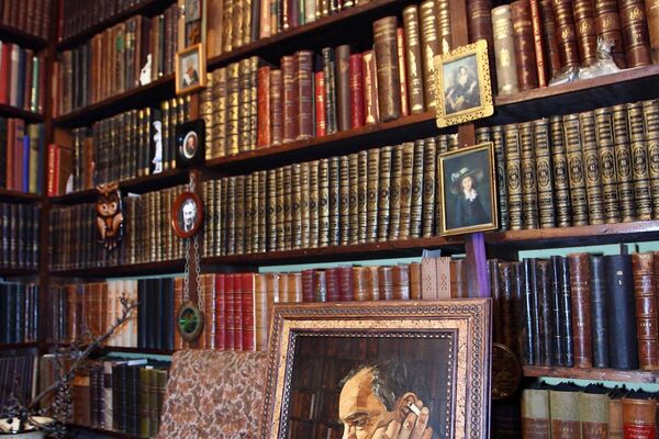 Портрет Пикуля – и книги, которые он собирал всю жизнь - Sputnik Латвия