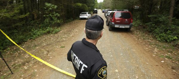 Mason County Sheriff's Chief Criminal Deputy Russ Osterhout looks down a road near the scene of a fatal shooting Friday, Feb. 26, 2016, near Belfair, Wash. Mason County Sheriff's Chief Criminal Deputy Russ Osterhout looks down a road near the scene of a fatal shooting Friday, Feb. 26, 2016, near Belfair, Wash. - Sputnik Латвия