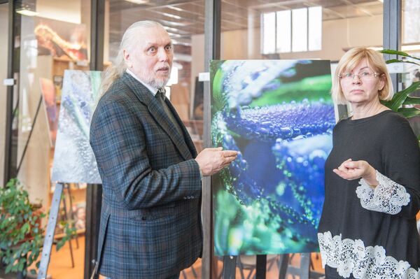 Искусствовед Валентин Даниленко и фотохудожник Ольга Кулль Искусствовед Валентин Даниленко и фотохудожник Ольга Кулль - Sputnik Латвия