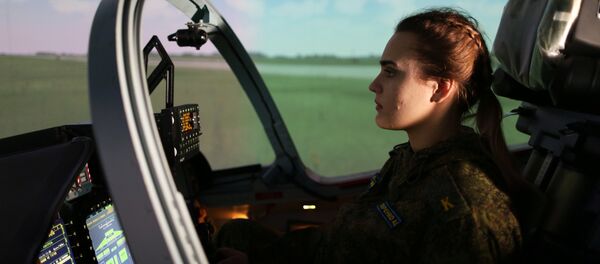 Подготовка девушек-курсантов в Краснодарском высшем военном авиационном училище летчиков - Sputnik Латвия