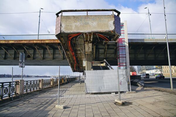 Вантовый мост в Риге перед ремонтом - Sputnik Латвия