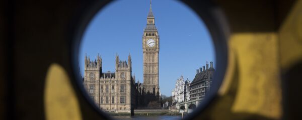 Вид с противоположного берега реки Темза на Вестминстерского дворца в Лондоне - Sputnik Latvija