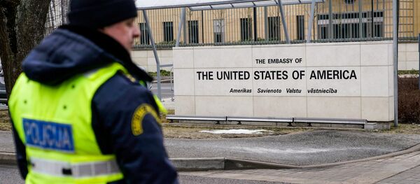 Митинг у посольства США в защиту русских школ - Sputnik Латвия