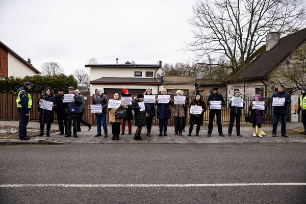 Митинг у посольства США в защиту русских школ - Sputnik Латвия