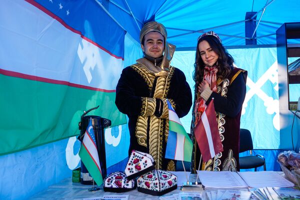 Посольство Узбекистана на празднике Навруз в Риге Посольство Узбекистана на празднике Навруз в Риге - Sputnik Латвия