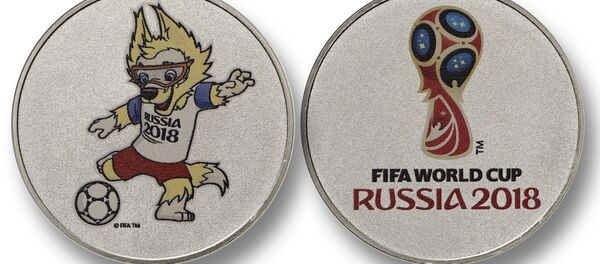 В России началась официальная реализация лицензионной продукции, посвященной предстоящему Чемпионату мира по футболу 2018 - Sputnik Латвия