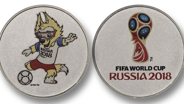 В России началась официальная реализация лицензионной продукции, посвященной предстоящему Чемпионату мира по футболу 2018 - Sputnik Латвия