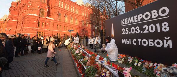 Акции в память о погибших при пожаре в ТЦ Зимняя вишня Акции в память о погибших при пожаре в ТЦ Зимняя вишня - Sputnik Latvija