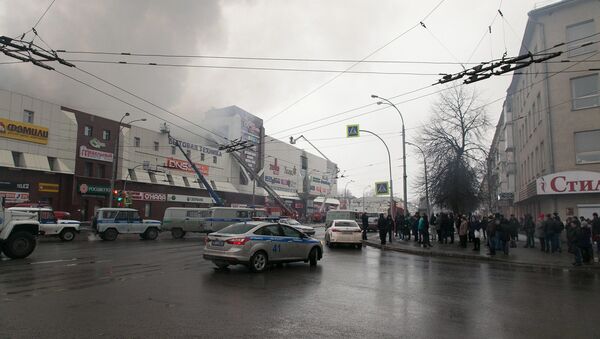 Пожар в торговом центре «Зимняя вишня» в Кемерово - Sputnik Latvija