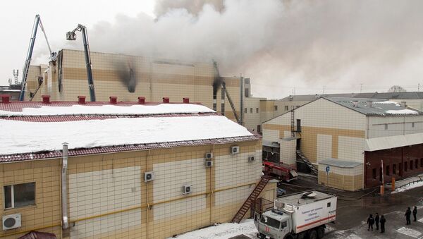 Пожар в торговом центре «Зимняя вишня» в Кемерово - Sputnik Латвия