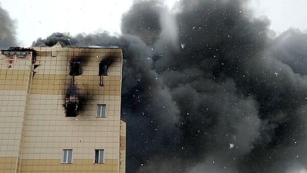 Пожар в торговом центре «Зимняя вишня» в Кемерово - Sputnik Латвия