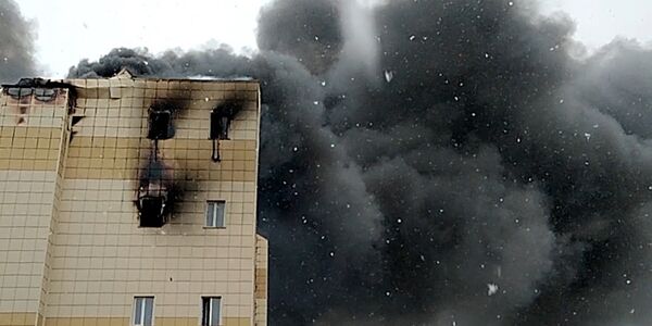 Пожар в торговом центре «Зимняя вишня» в Кемерово - Sputnik Латвия