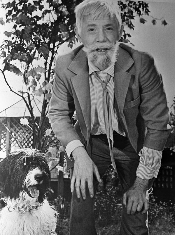 Олег Анофриев в роли Пети в художественном фильме Сказка о потерянном времени Олег Анофриев в роли Пети в художественном фильме Сказка о потерянном времени - Sputnik Латвия