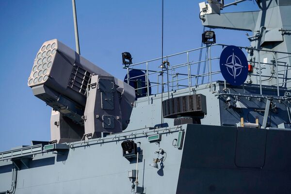 Датский фрегат HDMS Niels Juel и германский корвет FGS Erfurt в рижском пассажирском порту Датский фрегат HDMS Niels Juel и германский корвет FGS Erfurt в рижском пассажирском порту - Sputnik Латвия