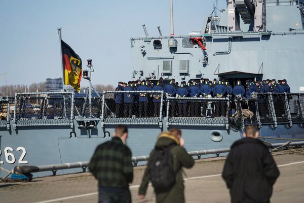 Датский фрегат HDMS Niels Juel и германский корвет FGS Erfurt в рижском пассажирском порту Датский фрегат HDMS Niels Juel и германский корвет FGS Erfurt в рижском пассажирском порту - Sputnik Латвия