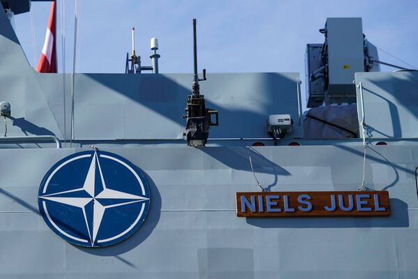 Датский фрегат HDMS Niels Juel и германский корвет FGS Erfurt в рижском пассажирском порту Датский фрегат HDMS Niels Juel и германский корвет FGS Erfurt в рижском пассажирском порту - Sputnik Латвия