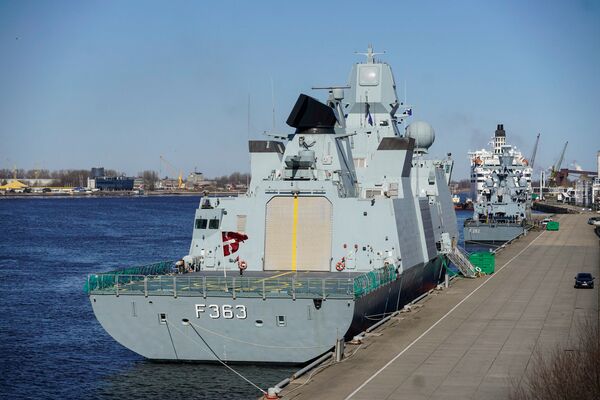 Датский фрегат HDMS Niels Juel и германский корвет FGS Erfurt в рижском пассажирском порту Датский фрегат HDMS Niels Juel и германский корвет FGS Erfurt в рижском пассажирском порту - Sputnik Латвия