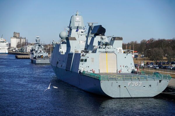Датский фрегат HDMS Niels Juel и германский корвет FGS Erfurt в рижском пассажирском порту Датский фрегат HDMS Niels Juel и германский корвет FGS Erfurt в рижском пассажирском порту - Sputnik Латвия