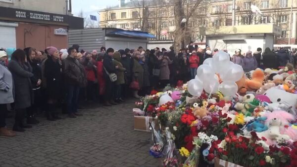 Акции в память о жертвах трагедии в Кемерово в России и за границей - Sputnik Латвия