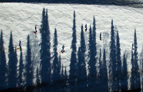 Горнолыжная трасса на склоне горы Зеленая горнолыжного курорта Шерегеш в Кемеровской области - Sputnik Латвия