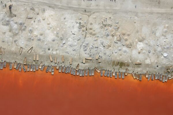 Вид сверху на Розовое озеро в Сенегале - Sputnik Латвия