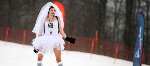 Спуск с горы в карнавальных костюмах на фестивале BoogelWoogel-2018 в Сочи Спуск с горы в карнавальных костюмах на фестивале BoogelWoogel-2018 в Сочи - Sputnik Латвия