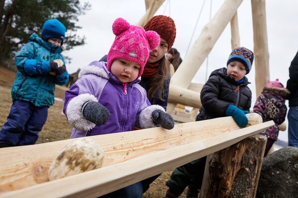 Катание яиц на Пасху - Sputnik Латвия
