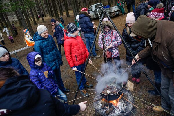 Крашение яиц на Пасху - Sputnik Латвия