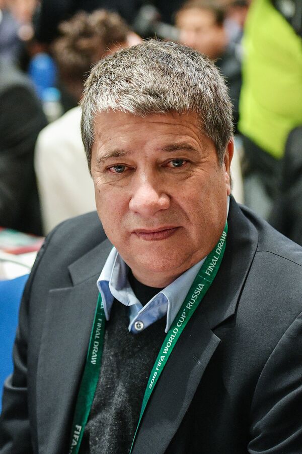 Эрнан Дарио Гомес Харамильо – бывший колумбийский футболист, а ныне главный тренер сборной Панамы и один из главных творцов панамского чуда Эрнан Дарио Гомес Харамильо – бывший колумбийский футболист, а ныне главный тренер сборной Панамы и один из главных творцов панамского чуда - Sputnik Латвия