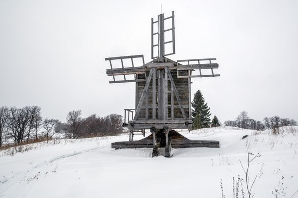 Ветряная мельница (2-я половина XIX века) из деревни Гафостров в музее-заповеднике Кижи. - Sputnik Латвия