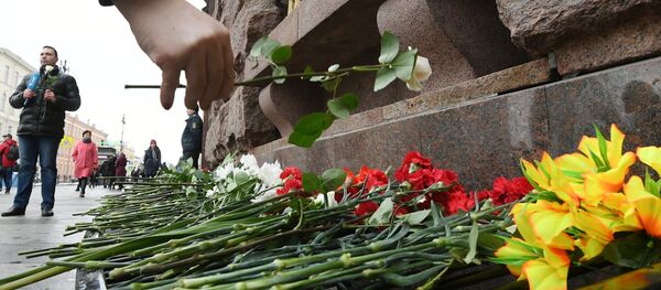 Акции памяти погибших в теракте в метро Санкт-Петербурга 3 апреля 2017 года Акции памяти погибших в теракте в метро Санкт-Петербурга 3 апреля 2017 года - Sputnik Латвия