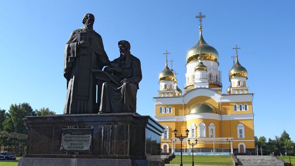 Памятник святым Кириллу и Мефодию в Саранске - Sputnik Латвия
