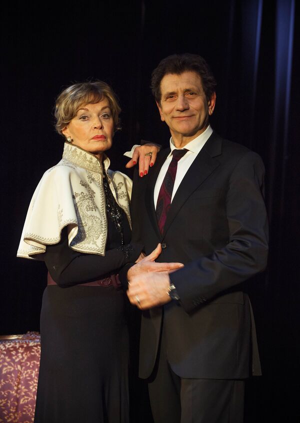 Людмила Чурсина и Евгений Князев в спектакле Супруги Каренины - Sputnik Латвия