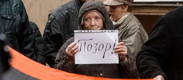 Марш рассерженных родителей в Риге в знак протеста против реформы в русских школах - Sputnik Латвия