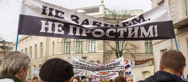 Марш рассерженных родителей в Риге в знак протеста против реформы в русских школах - Sputnik Латвия