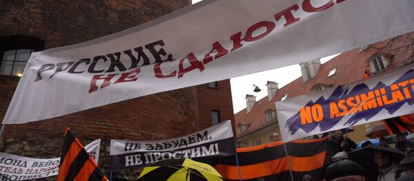 Руки прочь от русских школ: в Риге прошел Марш рассерженных родителей - Sputnik Латвия