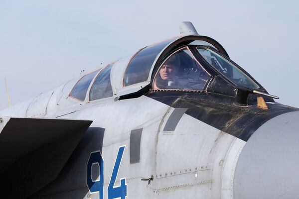 Iznīcinātājs MiG-31 kara lidotāju sacensībās Aviadarts 2018 Primorjē - Sputnik Latvija