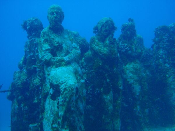 Скульптурная композиция We are the reef  в Национальном морском парке Канкуна в Мексике - Sputnik Латвия