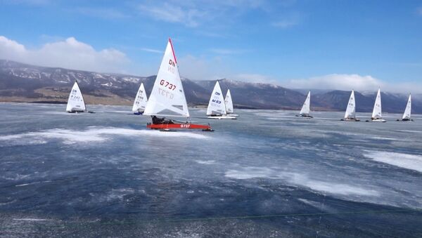 Гонки по льду на парусниках по Байкалу - Sputnik Latvija