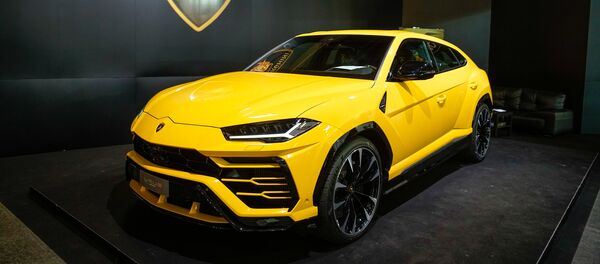 Самый быстрый кроссовер в мире Lamborghini Urus Самый быстрый кроссовер в мире Lamborghini Urus - Sputnik Латвия