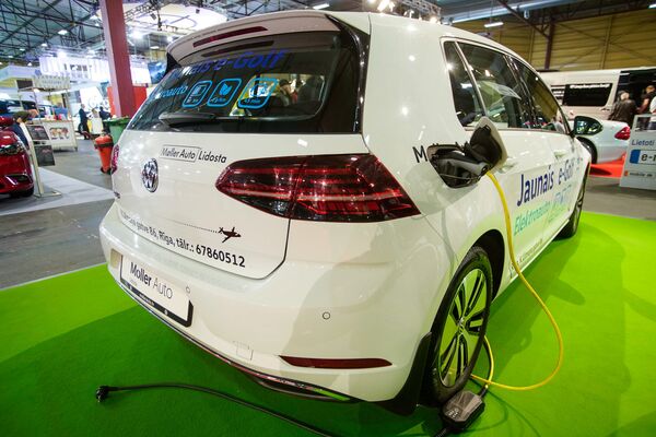 Электромобиль Volkswagen Golf - Sputnik Латвия