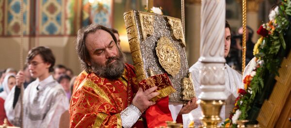 Митрополит Рижский и всея Латвии Александр совершил Крестный ход, Светлую Пасхальную Заутреню и Божественную литургию в кафедральном соборе Рождества Христова города Риги Митрополит Рижский и всея Латвии Александр совершил Крестный ход, Светлую Пасхальную Заутреню и Божественную литургию в кафедральном соборе Рождества Христова города Риги - Sputnik Latvija