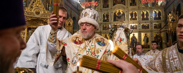 Митрополит Рижский и всея Латвии Александр совершил Крестный ход, Светлую Пасхальную Заутреню и Божественную литургию в кафедральном соборе Рождества Христова города Риги Митрополит Рижский и всея Латвии Александр совершил Крестный ход, Светлую Пасхальную Заутреню и Божественную литургию в кафедральном соборе Рождества Христова города Риги - Sputnik Latvija