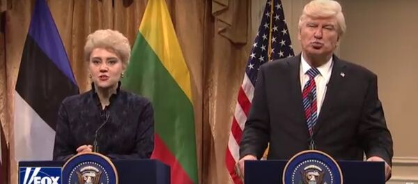 SNL komēdiju šovā atainota Trampa un Baltijas prezidentu tikšanās parodija SNL komēdiju šovā atainota Trampa un Baltijas prezidentu tikšanās parodija - Sputnik Latvija