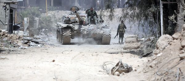 Солдаты Сирийской армии на восточной окраине Думы. 8 апреля 2018 Солдаты Сирийской армии на восточной окраине Думы. 8 апреля 2018 - Sputnik Latvija